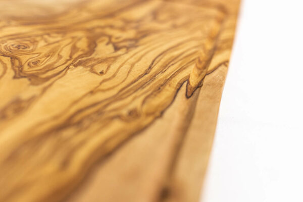 Planche à découper rustique en bois d'olivier avec poignée intégrée