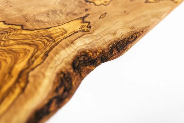 planche rustique avec poignée en bois d'olivier